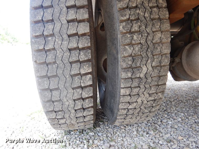 image for item DH5137 2006 Chevrolet C8500  recycling truck