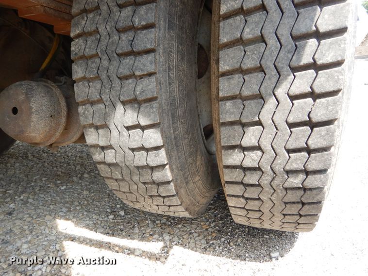 image for item DH5137 2006 Chevrolet C8500  recycling truck