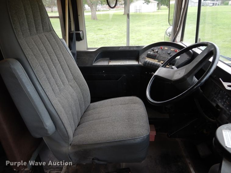 image for item DJ4289 1999 International 3800 AmTran  school bus