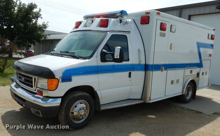 image for item DJ4290 2005 Ford E450  ambulance