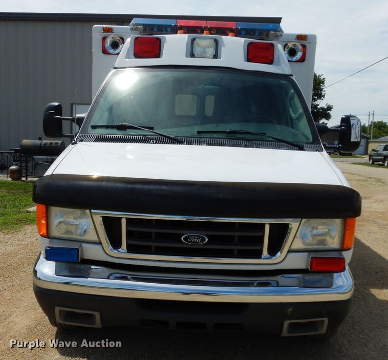image for item DJ4290 2005 Ford E450  ambulance