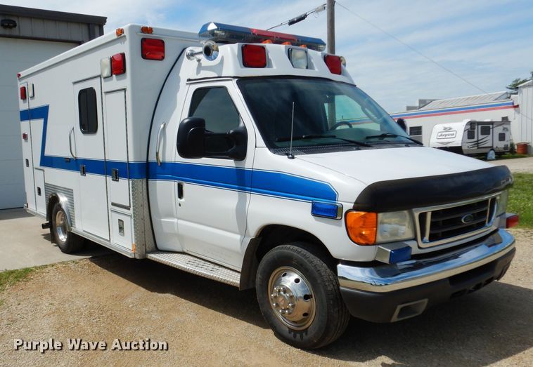 image for item DJ4290 2005 Ford E450  ambulance