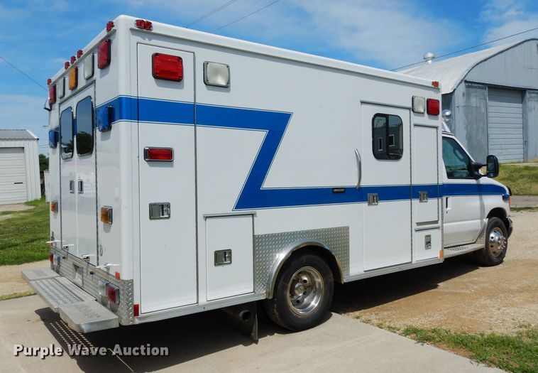image for item DJ4290 2005 Ford E450  ambulance