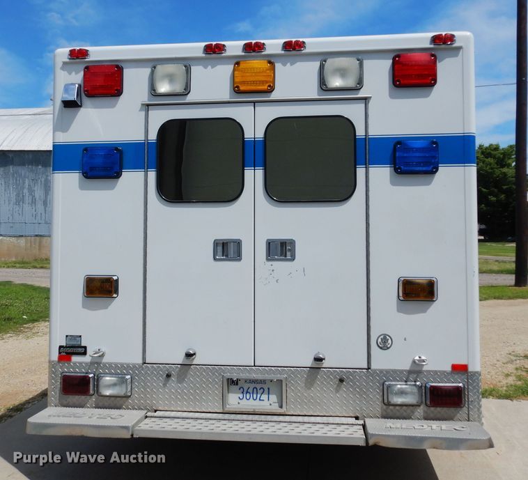 image for item DJ4290 2005 Ford E450  ambulance