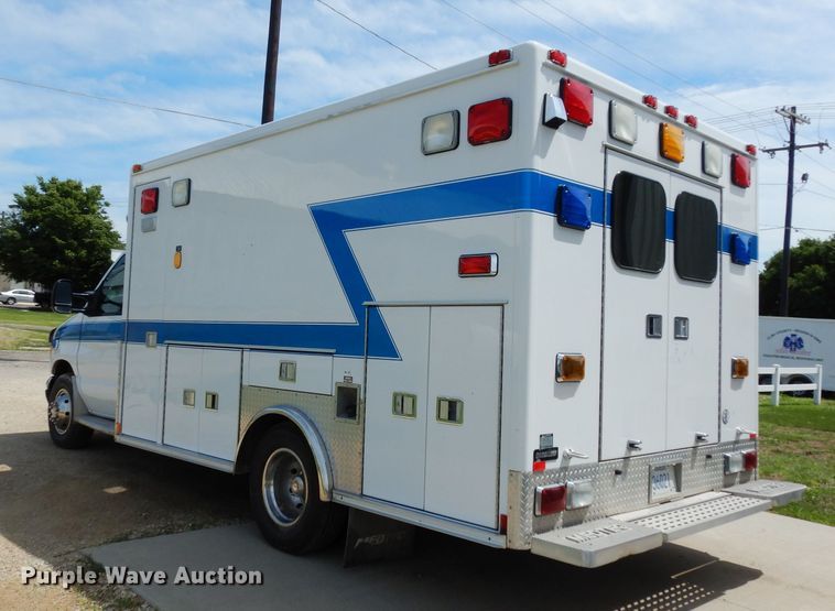 image for item DJ4290 2005 Ford E450  ambulance