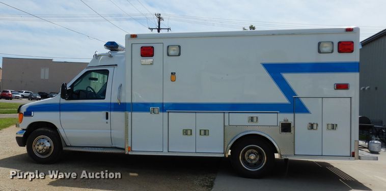 image for item DJ4290 2005 Ford E450  ambulance