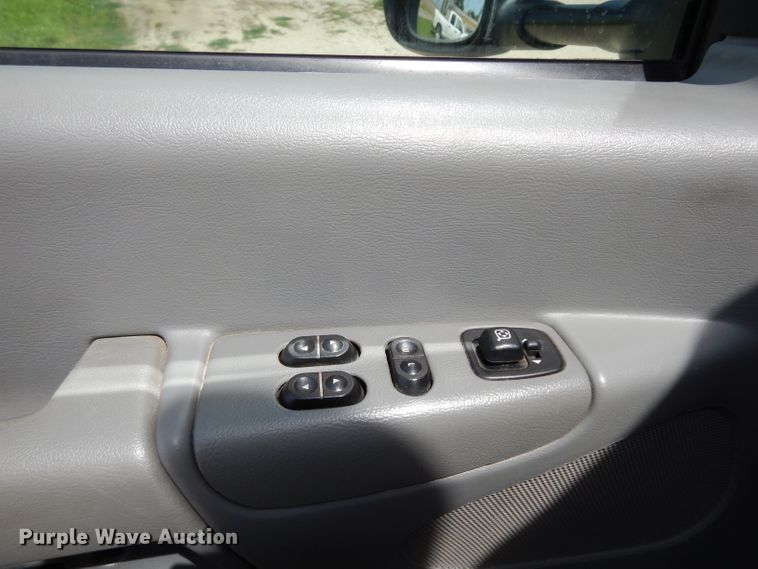 image for item DJ4290 2005 Ford E450  ambulance