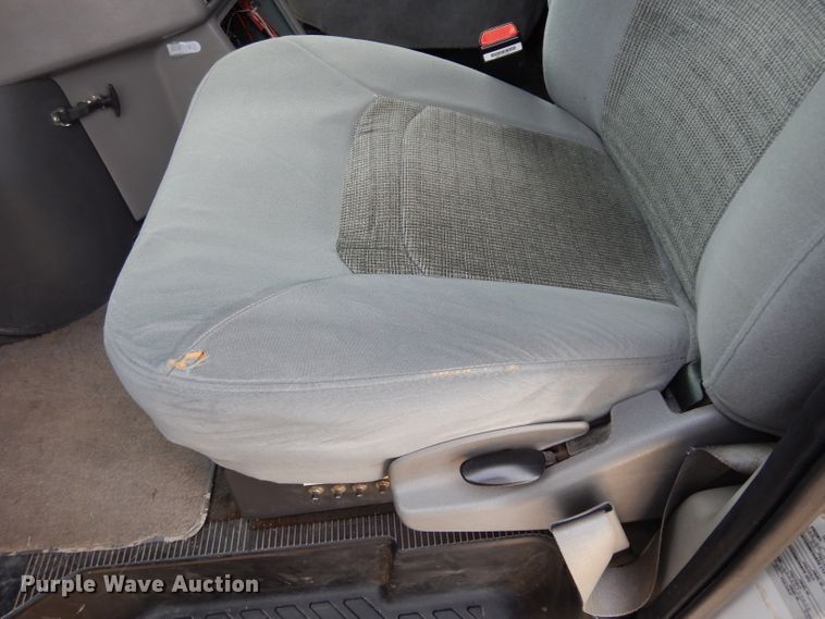 image for item DJ4290 2005 Ford E450  ambulance