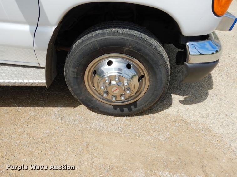 image for item DJ4290 2005 Ford E450  ambulance