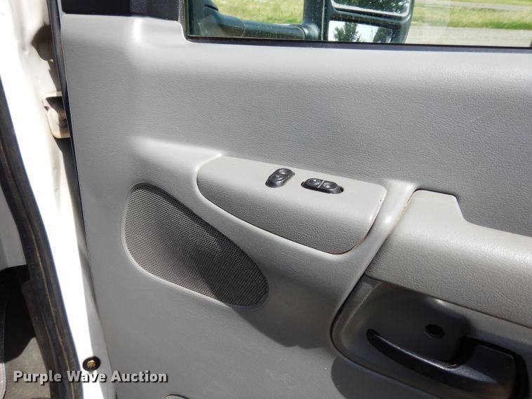 image for item DJ4290 2005 Ford E450  ambulance