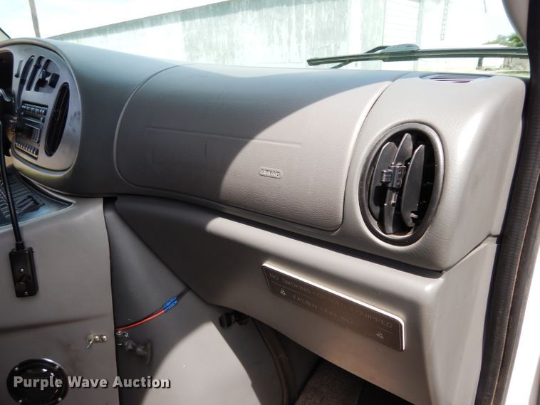 image for item DJ4290 2005 Ford E450  ambulance