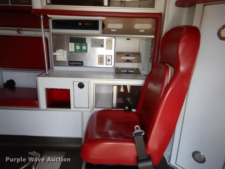 image for item DJ4290 2005 Ford E450  ambulance