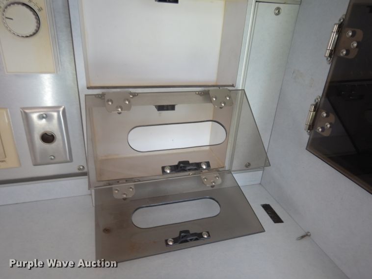 image for item DJ4290 2005 Ford E450  ambulance