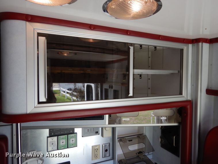 image for item DJ4290 2005 Ford E450  ambulance