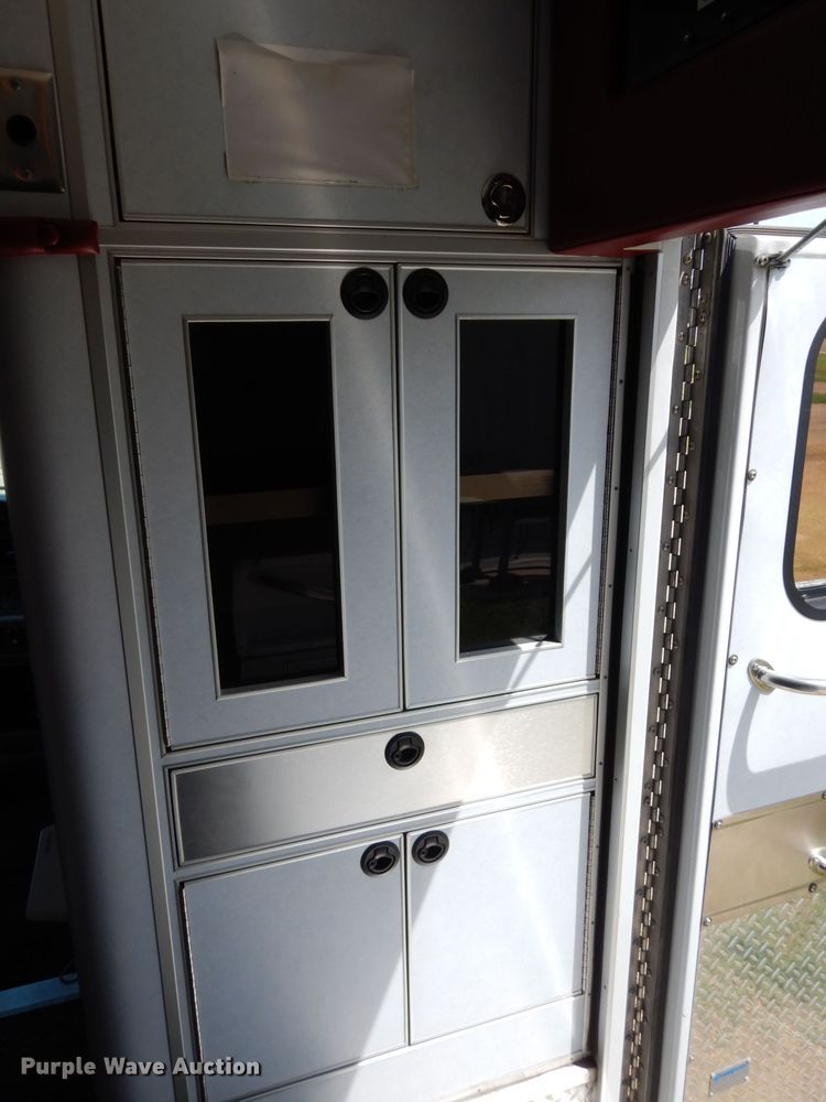 image for item DJ4290 2005 Ford E450  ambulance