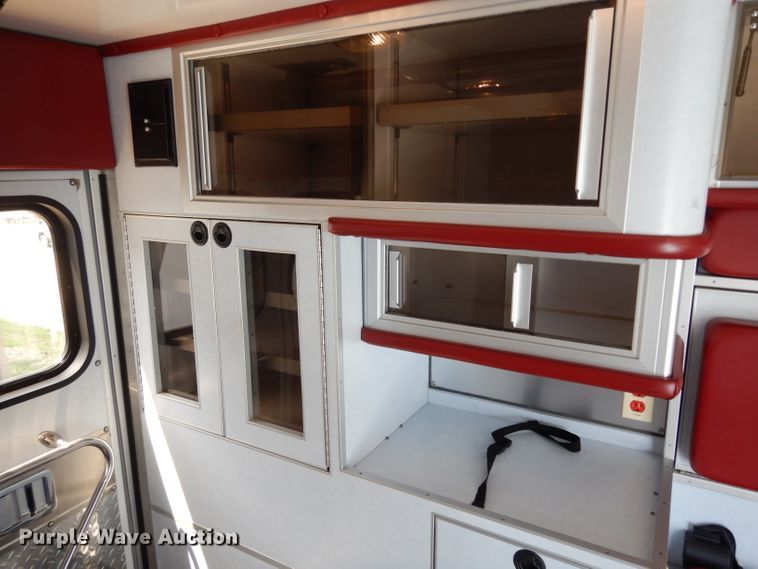 image for item DJ4290 2005 Ford E450  ambulance