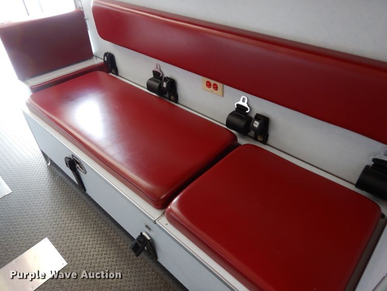 image for item DJ4290 2005 Ford E450  ambulance