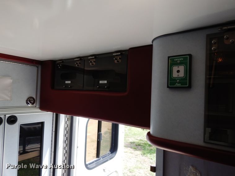 image for item DJ4290 2005 Ford E450  ambulance