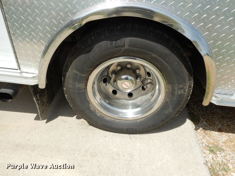 image for item DJ4290 2005 Ford E450  ambulance