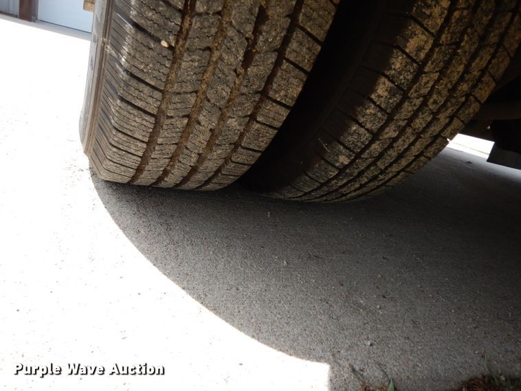 image for item DJ4290 2005 Ford E450  ambulance