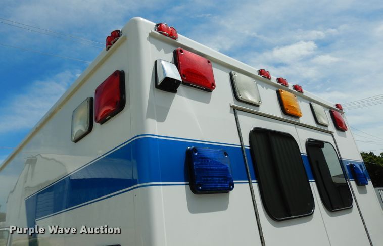 image for item DJ4290 2005 Ford E450  ambulance