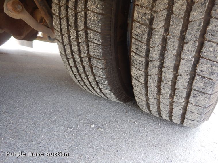 image for item DJ4290 2005 Ford E450  ambulance