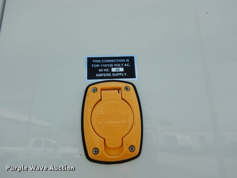 image for item DJ4290 2005 Ford E450  ambulance