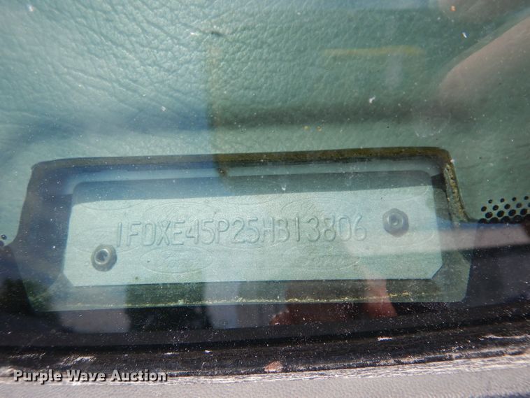 image for item DJ4290 2005 Ford E450  ambulance