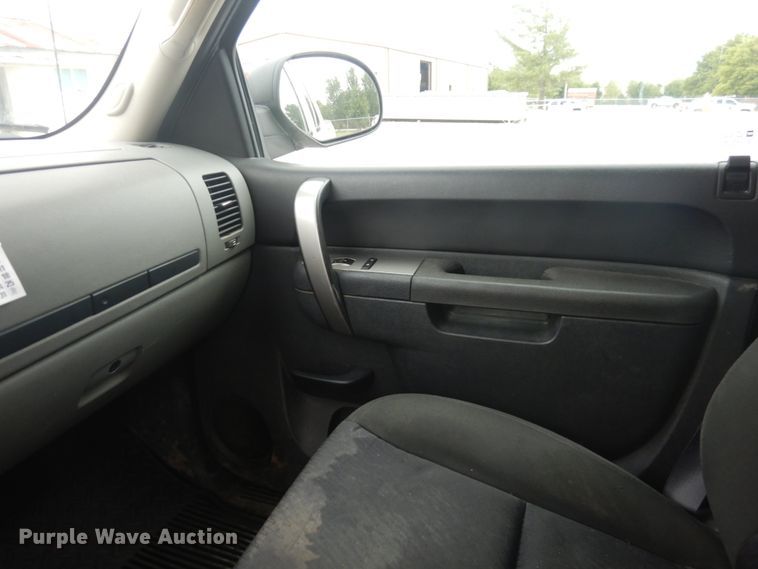 image for item DY9505 2011 Chevrolet Silverado 1500  Ext. Cab pickup truck