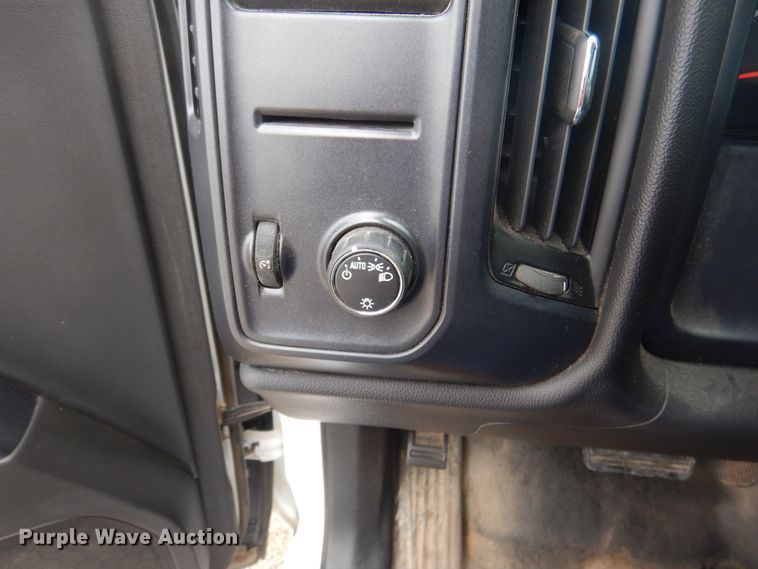 image for item DY9510 2015 Chevrolet Silverado 1500  Double Cab pickup truck