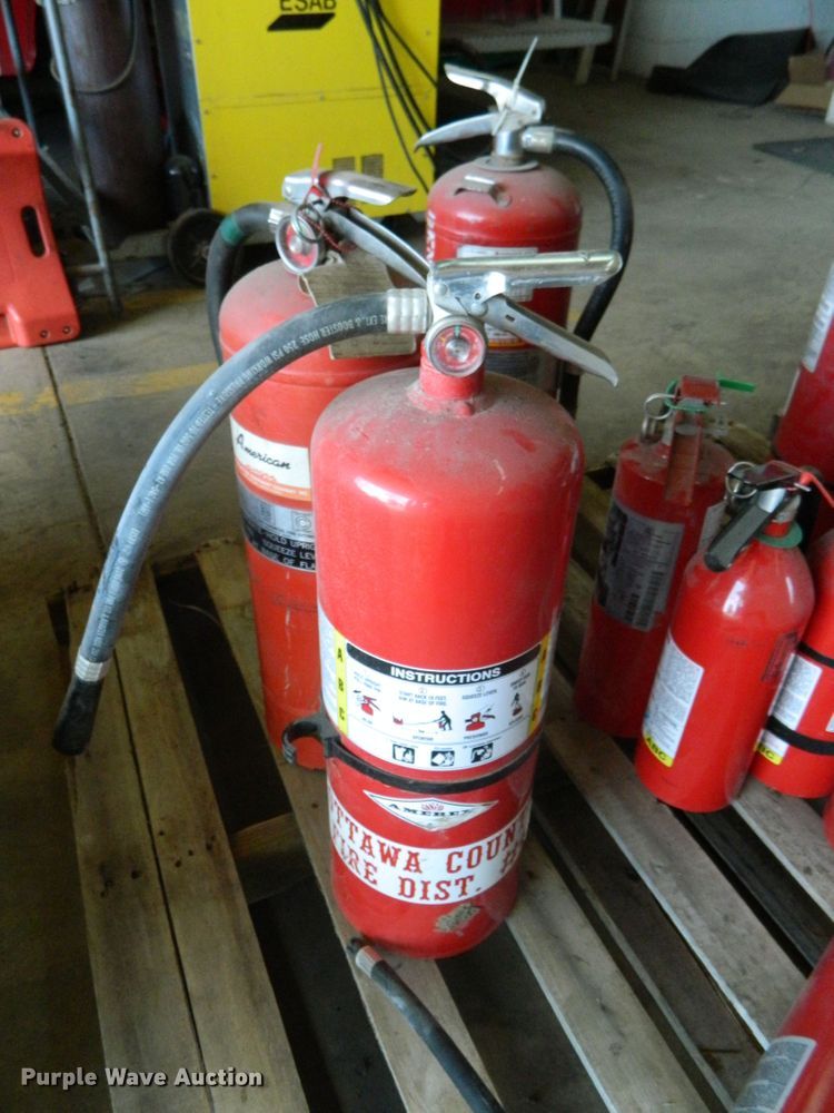 image for item EH9474 (9) fire extinguishers