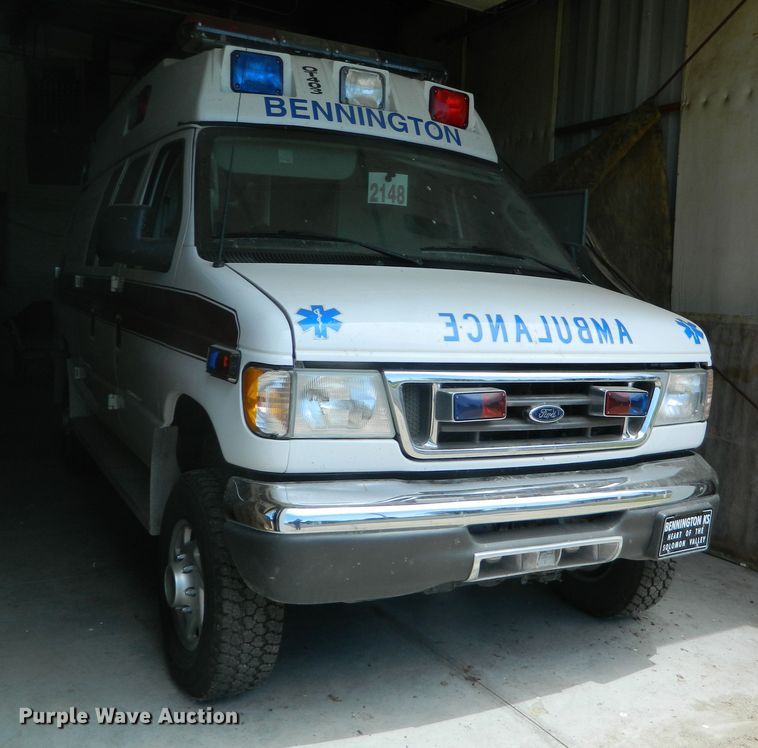 image for item EH9476 2003 Ford E350 Super Duty  ambulance