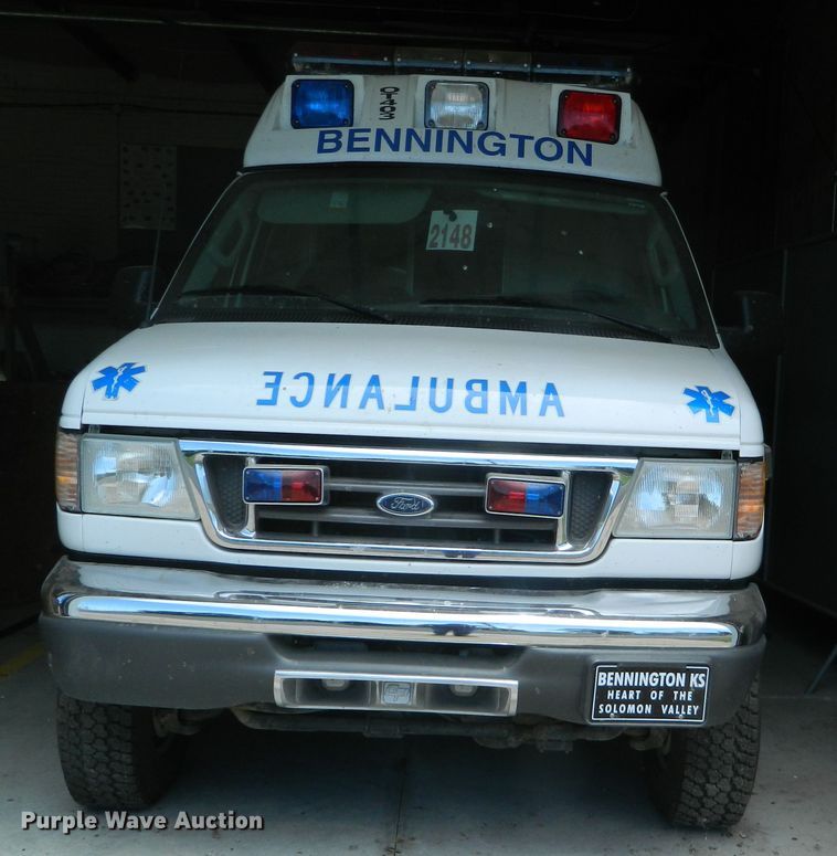image for item EH9476 2003 Ford E350 Super Duty  ambulance