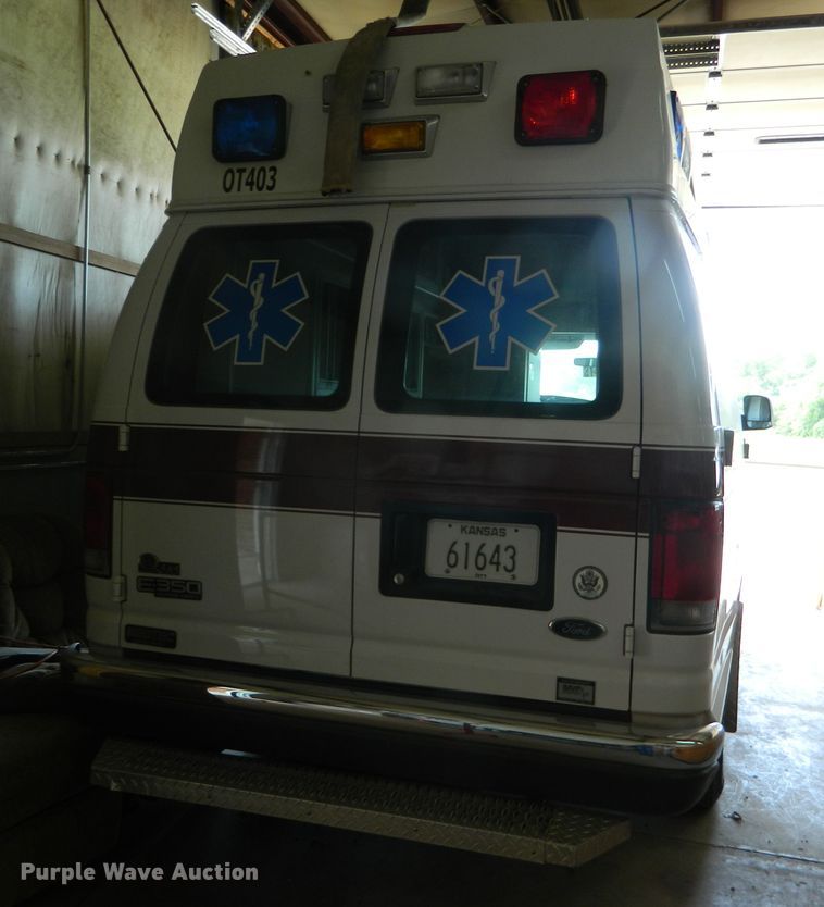 image for item EH9476 2003 Ford E350 Super Duty  ambulance