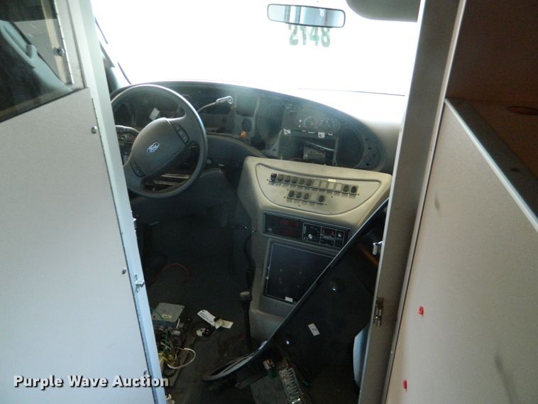 image for item EH9476 2003 Ford E350 Super Duty  ambulance