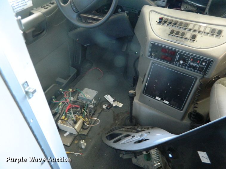 image for item EH9476 2003 Ford E350 Super Duty  ambulance