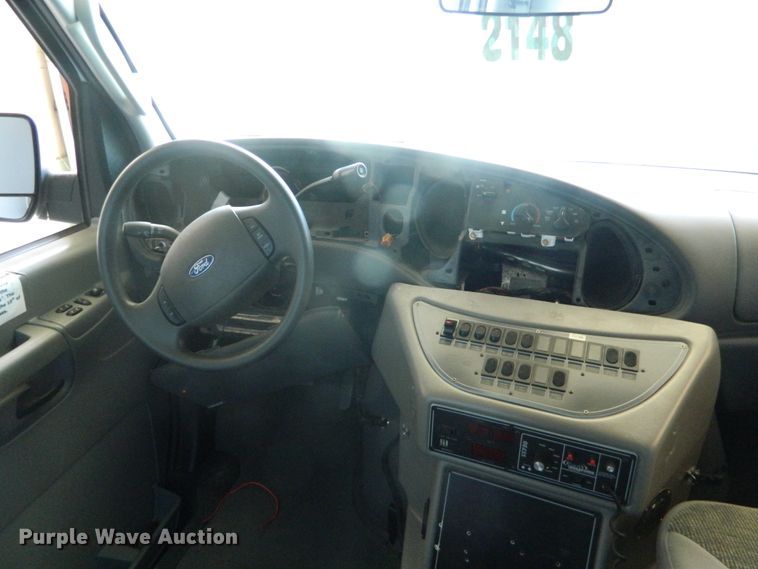 image for item EH9476 2003 Ford E350 Super Duty  ambulance