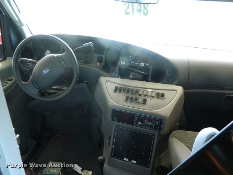 image for item EH9476 2003 Ford E350 Super Duty  ambulance