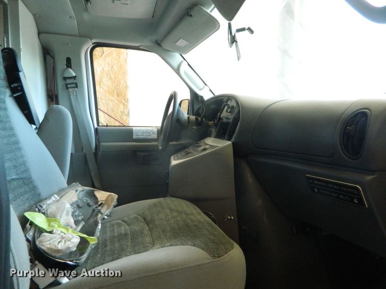 image for item EH9476 2003 Ford E350 Super Duty  ambulance