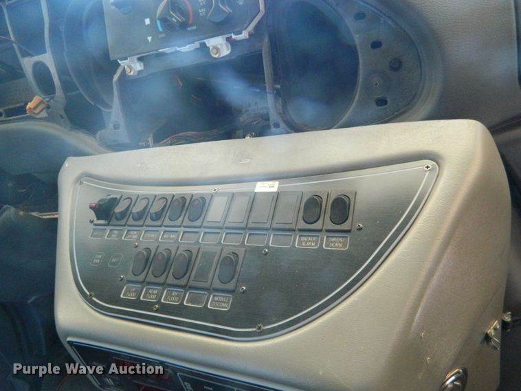 image for item EH9476 2003 Ford E350 Super Duty  ambulance