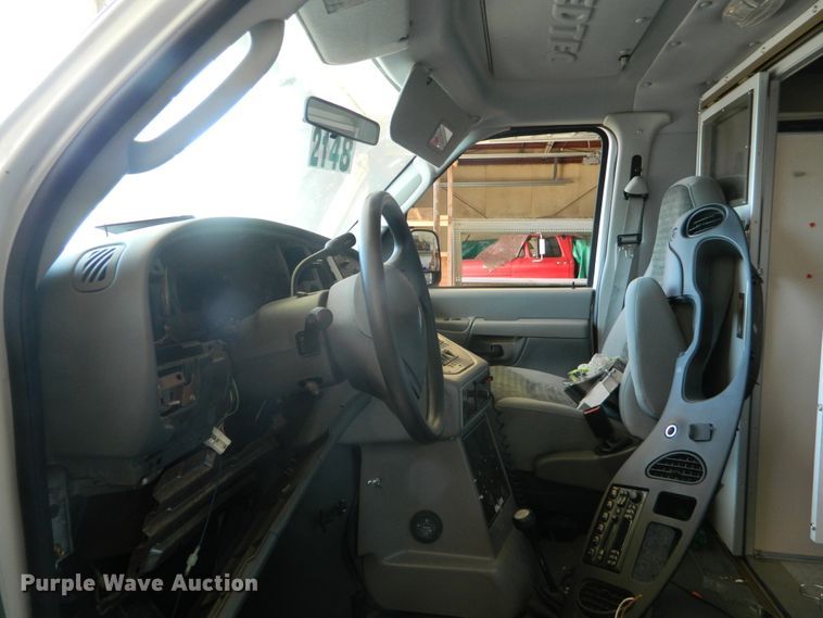 image for item EH9476 2003 Ford E350 Super Duty  ambulance