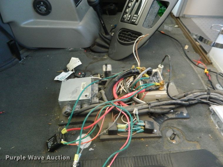 image for item EH9476 2003 Ford E350 Super Duty  ambulance