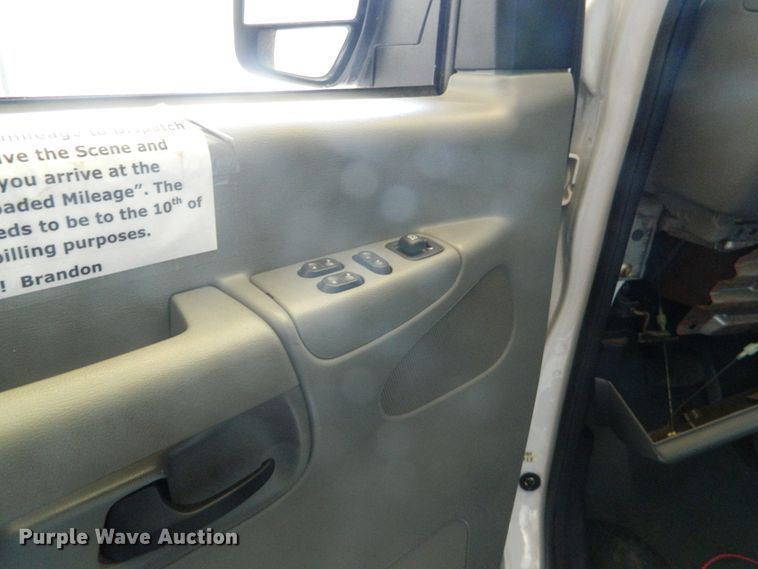 image for item EH9476 2003 Ford E350 Super Duty  ambulance