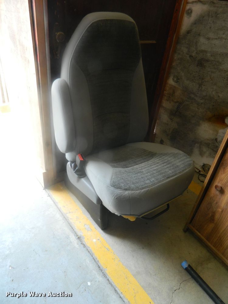 image for item EH9476 2003 Ford E350 Super Duty  ambulance