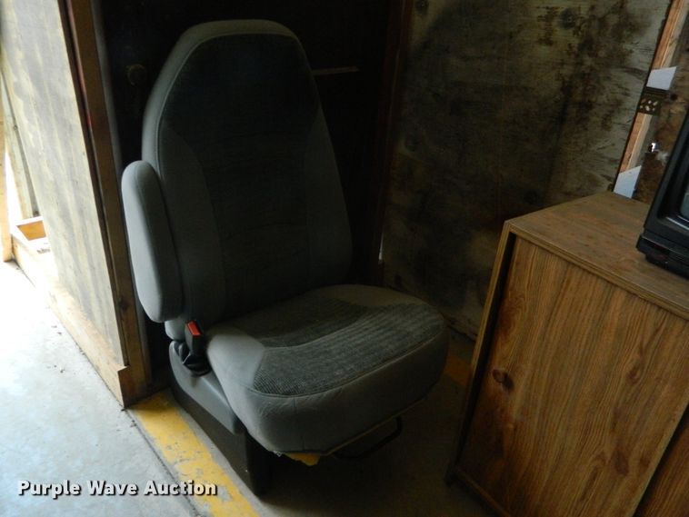 image for item EH9476 2003 Ford E350 Super Duty  ambulance