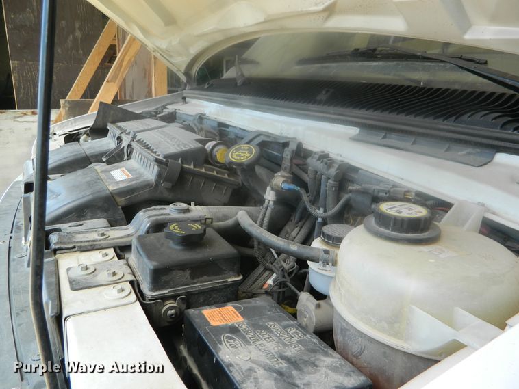 image for item EH9476 2003 Ford E350 Super Duty  ambulance