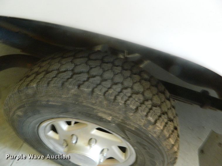 image for item EH9476 2003 Ford E350 Super Duty  ambulance