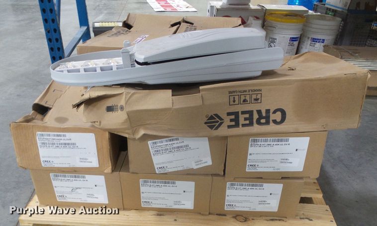 image for item EL9199 Approximately 11 Cree street lights
