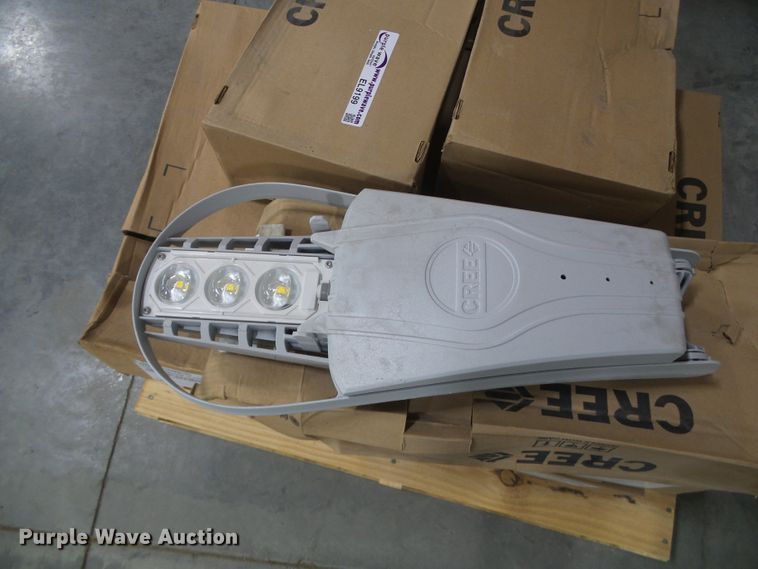 image for item EL9199 Approximately 11 Cree street lights