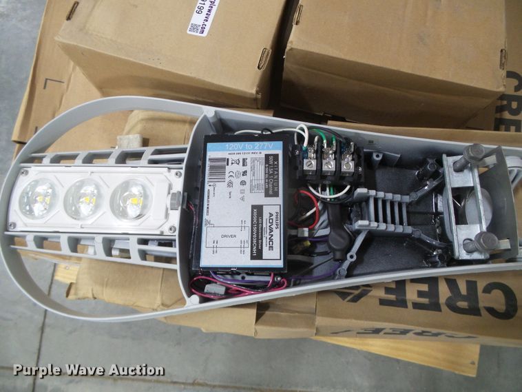 image for item EL9199 Approximately 11 Cree street lights